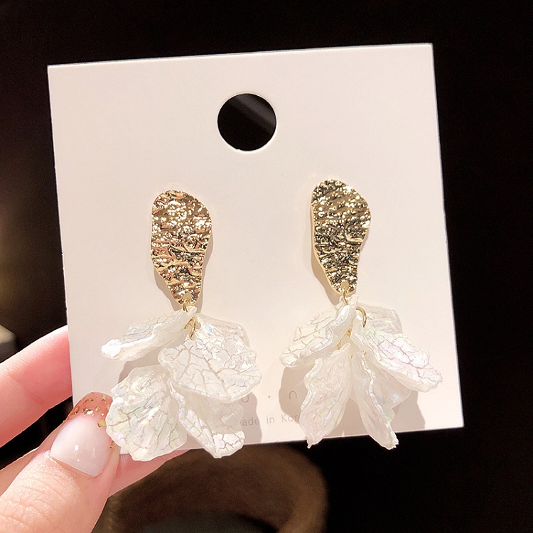 Dazzle color shell crack ear nail summer fresh and universal flower flower earrings temperament earrings manufacturers direct sales