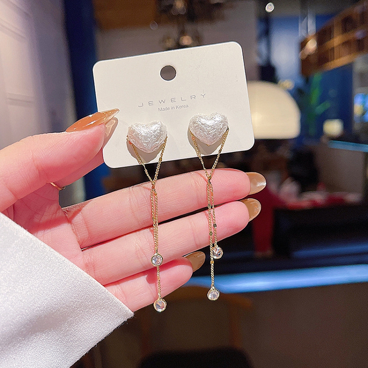 2021 Korean version of the new diamond studded super flash earrings for women 925 silver needle geometric simple micro inlaid temperament earrings