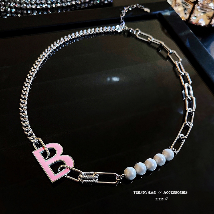 Ins tide net red with the same character girl heart pink letter B titanium steel necklace pearl temperament design clavicular chain