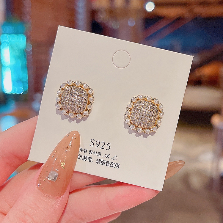 S925 Silver needle Korean new geometric micro-inlaid diamond super flash earrings pearl design feel net red earrings earrings