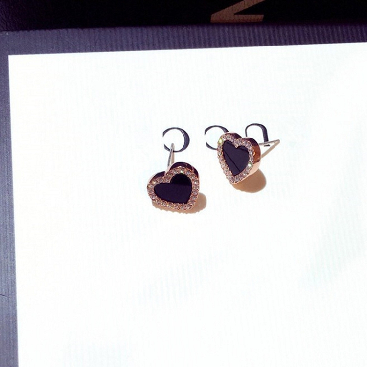 Japanese shiny short heart-shaped earrings lovely sweet love earrings small fresh alloy small nail manufacturers wholesale 