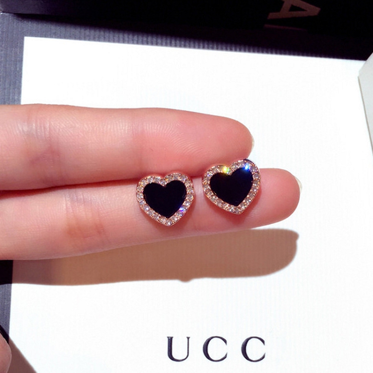 Japanese shiny short heart-shaped earrings lovely sweet love earrings small fresh alloy small nail manufacturers wholesale 