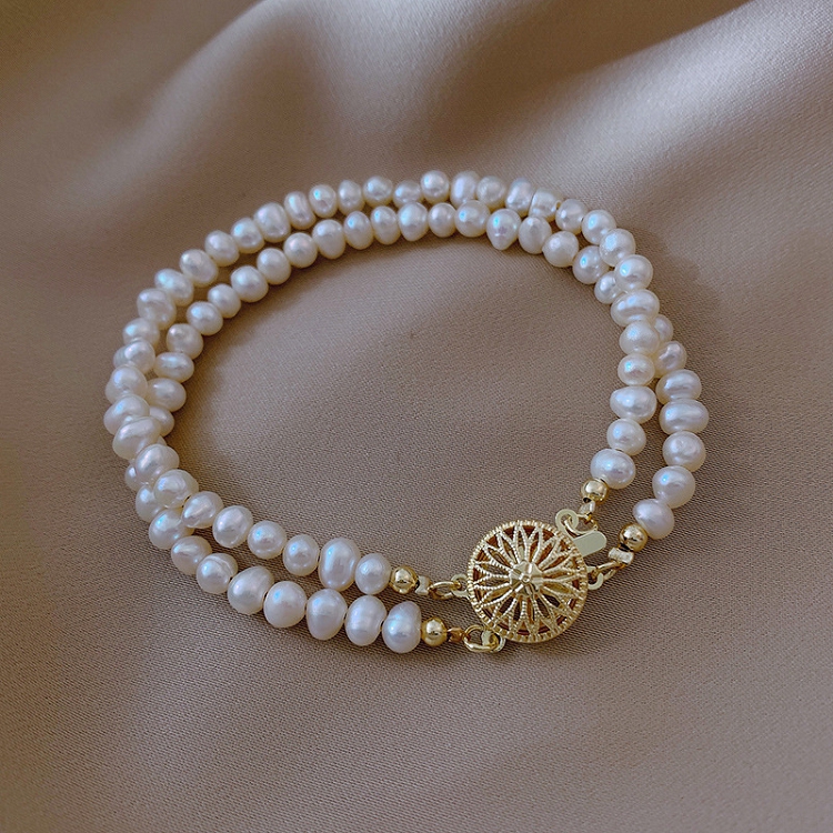 Bracelet INS niche design girls natural freshwater pearl boudoir senior sense of simple retro light luxury hand string women 