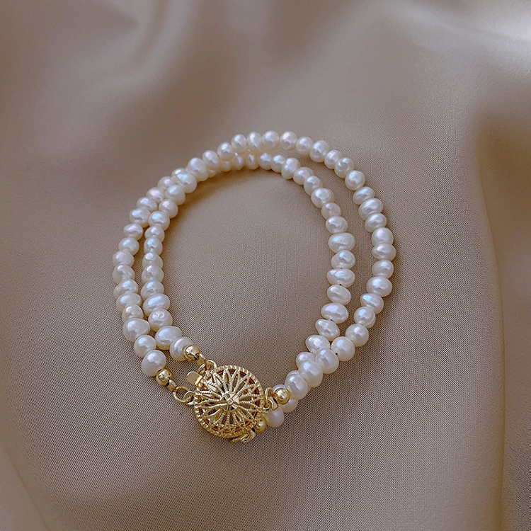 Bracelet INS niche design girls natural freshwater pearl boudoir senior sense of simple retro light luxury hand string women 