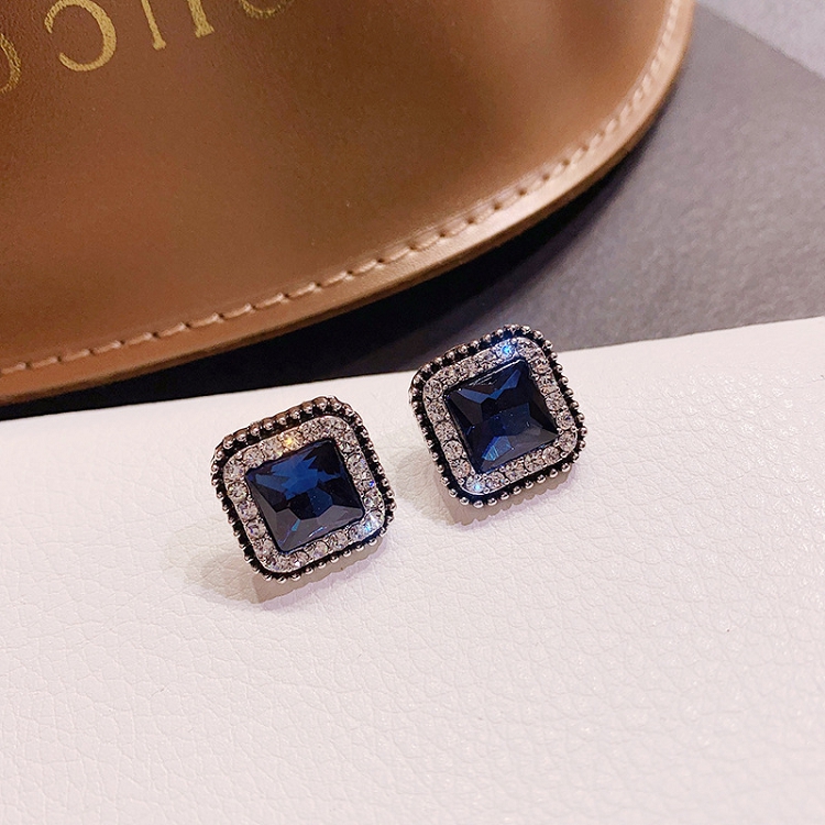 High sense of square sapphire inlaid diamond earrings 2019 new fashionable temperament super fairy personality net red earrings female earrings 