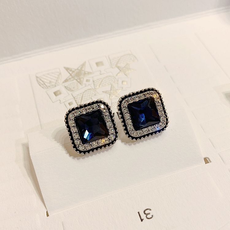 High sense of square sapphire inlaid diamond earrings 2019 new fashionable temperament super fairy personality net red earrings female earrings 