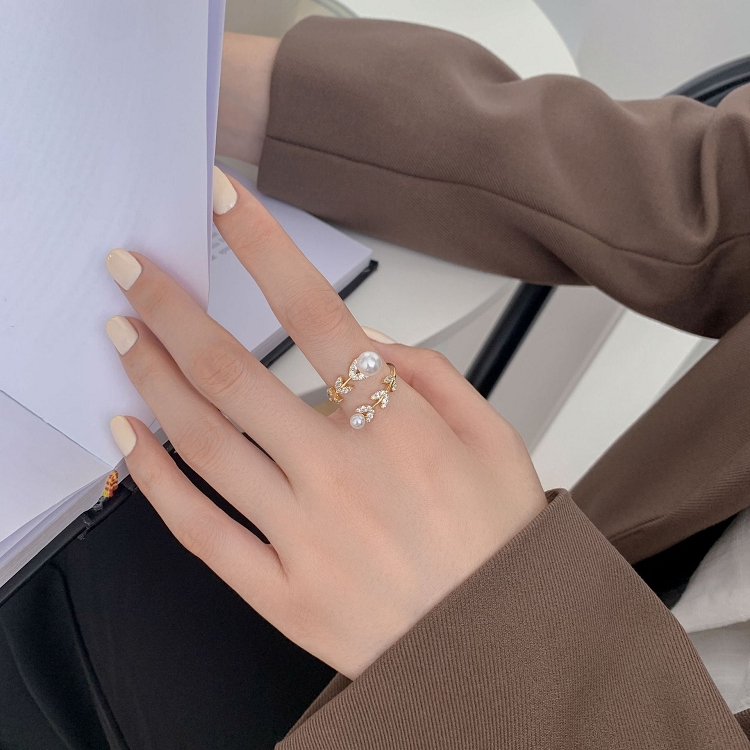 Net celebrity INS wind set diamond pearl leaves opening ring female niche design exquisite luxury high sense of cold wind 