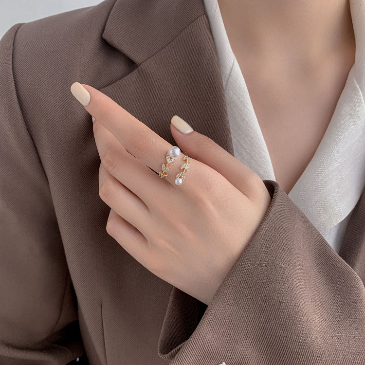 Net celebrity INS wind set diamond pearl leaves opening ring female niche design exquisite luxury high sense of cold wind 
