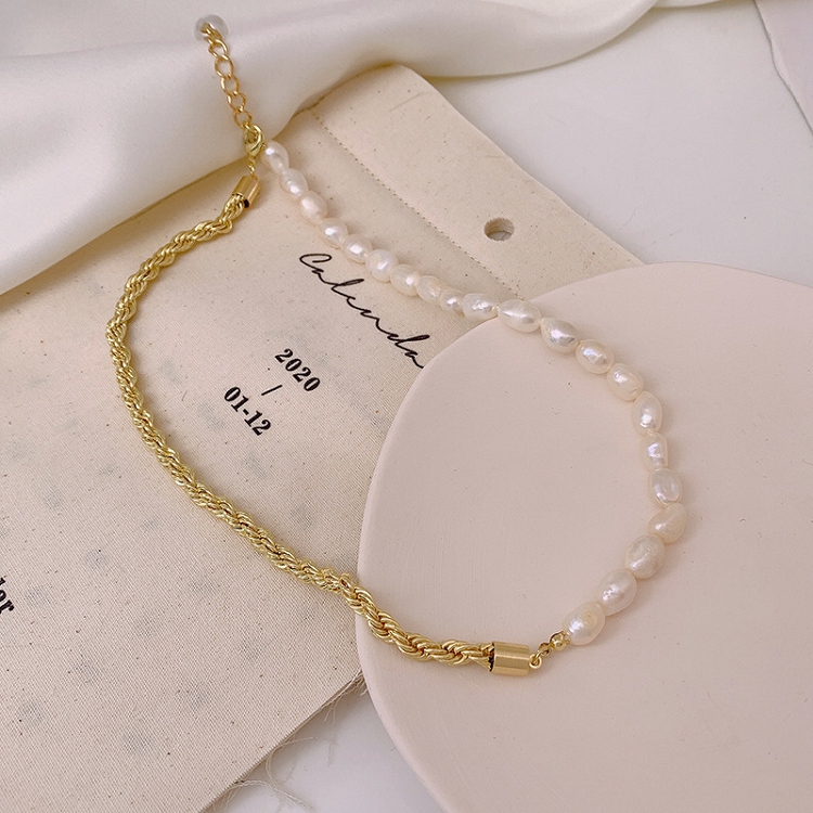 Pearl necklace female light luxury niche design sense of 2021 new tide necklace new news trend simple clavicle chain 
