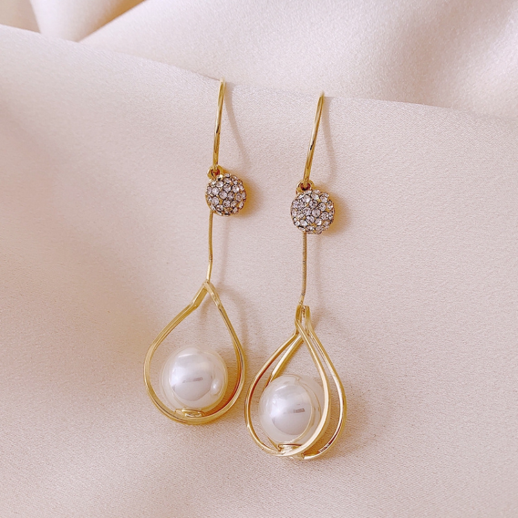 Earrings female niche design long pearl fashion earrings French high quality goddess style retro silver earrings 
