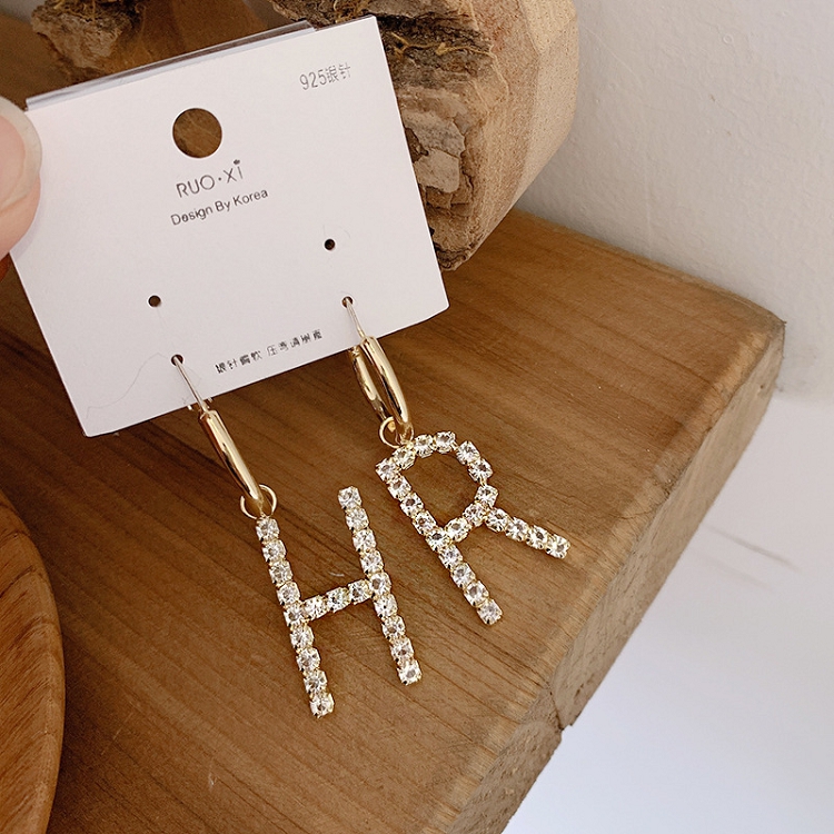 High sense of luxury full diamond letter earrings female silver needle temperament South Korea 2019 new tide net personality earrings female 