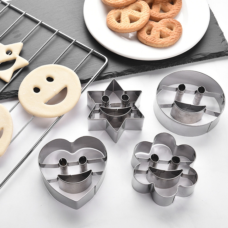 4 piece set of stainless steel smiley face biscuit mold, emoticon package cutting tool, creative smiley face biscuit