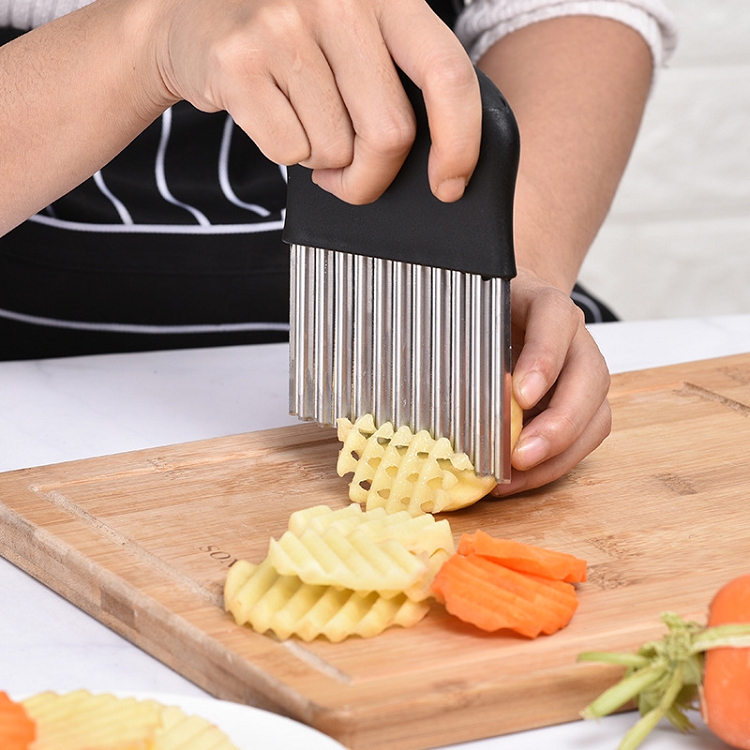 Multifunctional wave onion potato slicing knife fold-shaped French fries salad corrugated cutting knife wave cutting